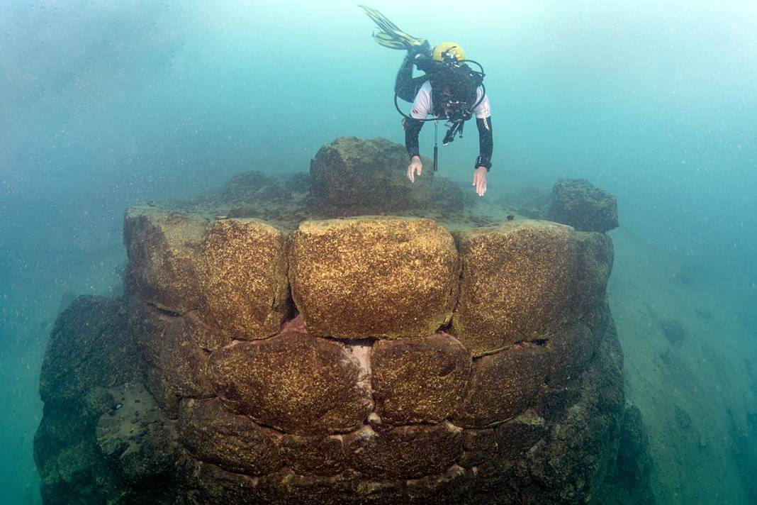 Gölde kale burcu ve duvar kalıntıları bulundu! Su altı turizmine katkı sağlayacak 22
